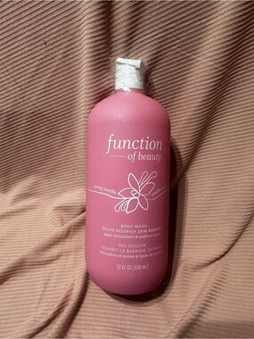Function of Beauty Caring Vanilla Body Wash — Pink